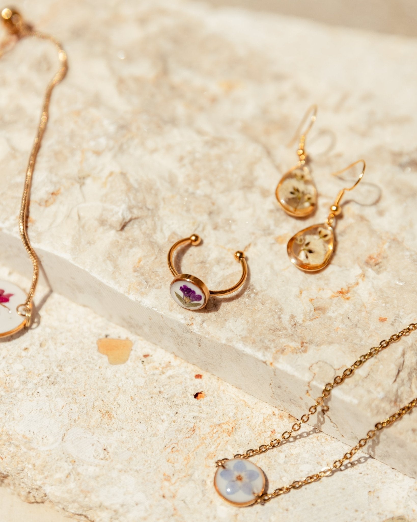 Wildflower Gold Bracelet Small Pendant - Ever Trendy Essentials